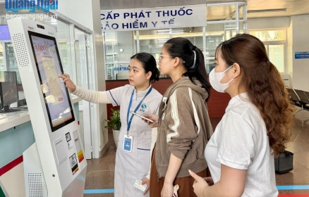 Ki ốt thông minh hỗ trợ đăng ký khám, chữa bệnh tự động